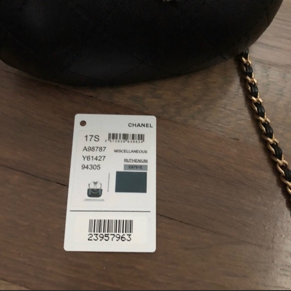 100% Authentic Chanel Crossbody Bag - Picture 8 of 8